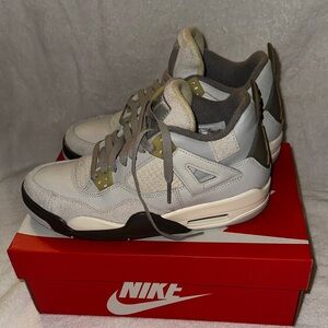 Jordan Retro 4s light grey 6.5 Big Kids (women’s 8)